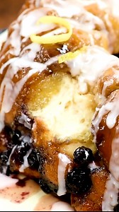 Monkey Bread that starts with BISCUITS! You could easily do this with cranberries and oranges for a Christmas twist! https://www.crazyforcrust.com/blueberry-lemon-monkey-bread/ | CrazyforCrust