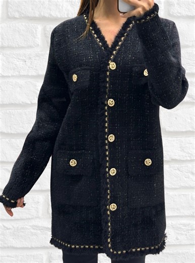 DENİZCE BUTİK on Instagram: "Göz alıcı gold simler ve hareketli püskül detaylarıyla Angora Premium ceket/kaban, kış gardırobunun yıldızı olmaya aday! Her stile uyum sağlayan renkler: 🤎 Kahverengi | ⚫ Siyah | 🍦 Vanilya Tek bedende herkese şıklık: 📏 Standart Fiyatı: 💸 2399₺ Sıcak tutan dokusu ve modern tasarımıyla hem gündüz hem gece kombinlerine enerji kat! Stoklar tükenmeden sen de sahip ol! #AngoraPremium #PüskülDetay #GoldSim #KışStili #YeniFavorin #kahramanma