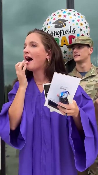 Military Brother’s Surprise Reunion at His Sister’s Graduation — Truly Heartwarming