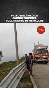 20K views · 43 reactions | #Urgente | Un fallo mecánico en un camión causó un choque con un vehículo liviano, volcándose ambos en la Panamericana Norte, en Biblián. | Pluma Digital | Facebook