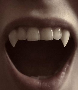Explora el estilo vampiro con dientes impactantes