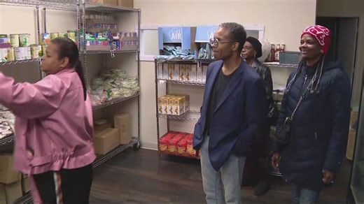 'Thinking about other families': Per father's request, Jesse Jackson Jr. helping to hand out turkeys to needy