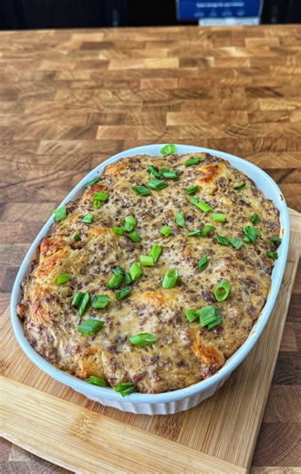 This is the biscuits and gravy casserole is my new favorite breakfast! CJ is showing you how to make this amazing breakfast casserole. Perfect for the holidays, weekend breakfast or even a tailgate party! What are you adding to this casserole? #breakfast #biscuitsandgravy #casserole #breakfastinspo #breakfastidea #breakfastcasserole What you’ll need: -Can of southern style biscuits. -5 eggs. -3-4 hashbrown patties, cooked. -1 lb breakfast sausage. -1 cup shredded cheddar. -1 cup whole milk. -1 t