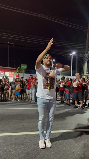 Fabricio Machado de Lima on Instagram: "Meu corpo é instrumento. O tambor é voz. A alma é resistência em movimento. Ensaindo é evoluindo. 💚❤️🥁🦀"