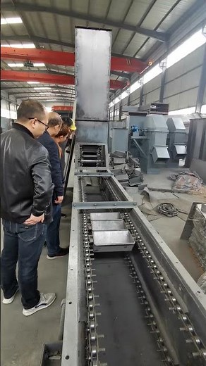 The working principle of a Z type bucket elevator#Ztypebucketelevator #conveyormachine