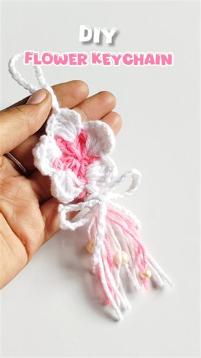 Crochet Flower Keychain 🌸 Easy & Cute Handmade Gift Idea #shorts