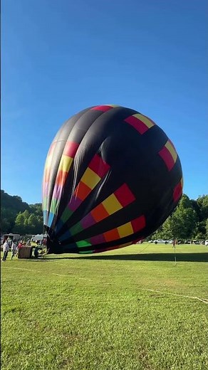 Watch this hot air balloon inflate 🎈 #hotairballoon #hotairballoonfestival