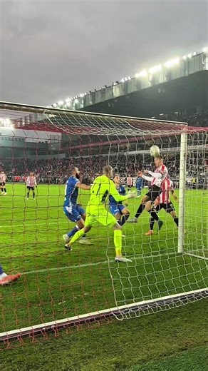 Tryb pinball ON. Mikkel lubi to! 🎮 #pinball #maigaard #gol #ekstraklasa @Ekstraklasa