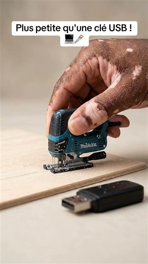 Plus petite qu'une clé USB ! 💻🪚"