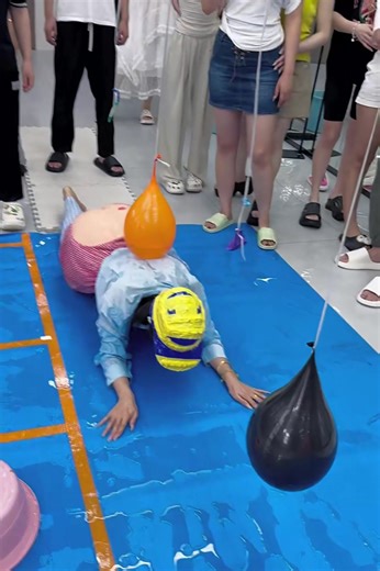 Balloon Dodge Challenge😂🤣 | 爱薯片