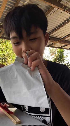 31 reactions · 47 comments | dumating na ang kanyang inorder na guitar strings bubuksan na nya para makita kung tama ba o hindi ang dumating na order nya #guitar | Joel Galzote Ponce | Facebook