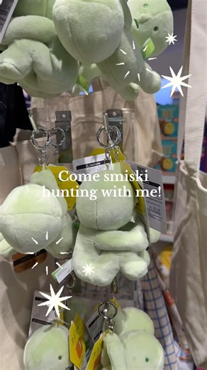 Smiski Hunting! NEW Smiski Keychains! #artistvlog #art #smiski #unboxing #blindbox Tiffany Weng