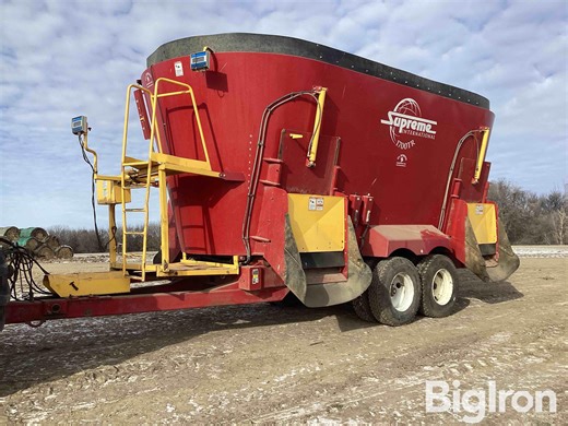 Supreme International 1700TR Feed Wagon | Agriculture