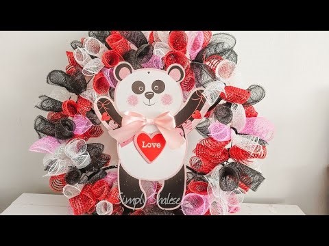 DIY: Curly Valentine's Day Deco Mesh Wreath || Quick and Easy