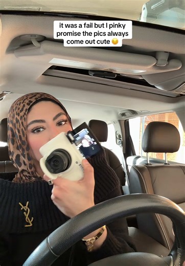 Canon Digital Camera: Cute Photos with a Pinky Promise