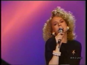 " ADDORMENTARMI COSÌ " - L O R E T T A Una bellissima canzone dalla stupenda e inimitabile voce di Loretta per augurare a tutti una fantastica serata (tina) | LORETTA E DANIELA GOGGI FAN PAGE
