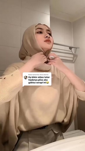 Hijab yang aku pakai cek di komentar👇👇 #tutorialhijab #gayahijab #tutorialhijabsegiempat #tutorialhijabsimple #ootdhijab | Tutorial Hijab Kekinian