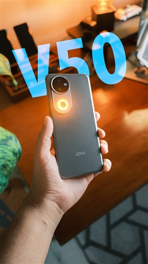 Barba Sou Eu | Paulo Moreira on Instagram: "Chega hoje ao Brasil uma nova fabricante de smartphones, a JOVI. Lá fora ela é conhecida por VIVO, uma gigante chinesa que está entre as 5 maiores fabricantes de smartphones do mundo. No Brasil ela trouxe dois intermediários e eu já estou com um deles. O JOVI V50 pode ser adquirido pelo preço sugerido de R$ 4.999 (12+ 512GB) nas cores Vermelho Âncora e Preto Acetinado. Já o JOVI V50 Lite 5G tem o valor sugerido de R$ 3.199 (8+256GB) e pode ser encontra