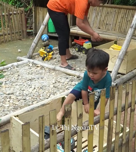 Beautiful day Ngoan, mom build play box for dung and dau #momlife #singlemom #baby | GT3 Repair