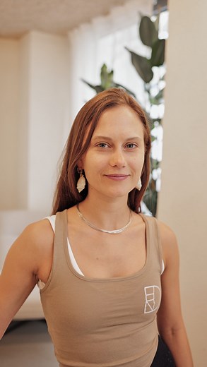 Add MAGIC to your workout with the MAGIC CIRCLE 💫 ° Retrouvez Cloé et Paola samedi 14 juin à 16h pour un workshop autour du Magic Circle. Au programme : Découvrez le fameux accessoire, comment il peut drastiquement intensifier un entraînement et connecter l’ensemble de votre corps. STANDING WORK → travaillez votre force et votre équilibre debout à l’aide du Magic Circle (fondations) MAGIC MAT → Corsez la série Matwork en ajoutant la résistance du Magic Circle (inter/avancé) Ready for a MAGIC BU