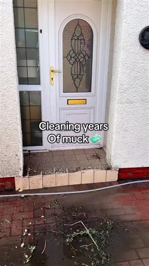 1.7M views · 21K reactions | #pressurewashing #satisfyingvideo #asmrcleaning #soclean #cleaning | Amazingtips | Facebook