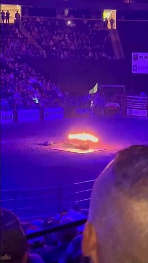 ROPE ON FIRE! RODEO TRICK SHOW! LASSO COWBOY ROPE FLAMES! Roping Trick! -=- WOW!!