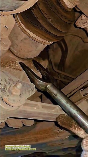 Damage-Free CV Axle Seal Extraction Using Seal Puller Tool