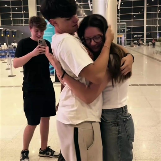 Mimi Retorna Com Bençãos e Alegria