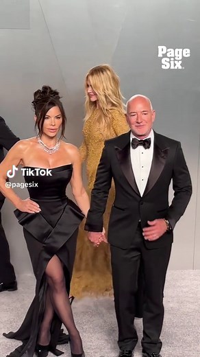 Nicole Kidman Photobombs at Vanity Fair Oscar Party