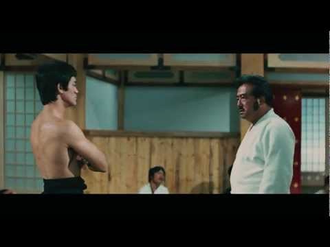 Chen Zhen (Bruce Lee) against Japanese "Hongkou" dojo.