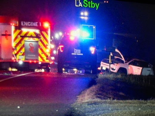 Traffic alert: Crash shuts down traffic on Hwy 31 East