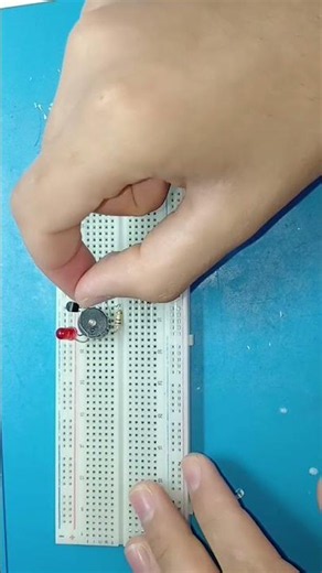 Wire Cut Alarm Circuit! 🚨 LED & Buzzer Turn ON#electronics # #breadboard #circuit #buzzer #BC547#DIY