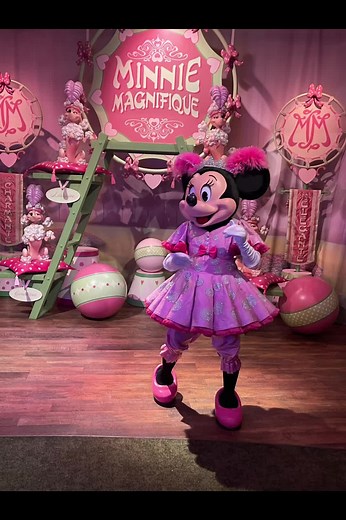 Minnie and Daisy at Magic Kingdom 💖💜 . . @Disney Parks @Walt Disney World @disneyinmind . . #minniemouse #daisyduck #disneycontent #disneyblogger #disneyadult #disneycharacters #disneytipsandtricks #disneytiktok #disneyparks #disneyworld #disneyland #disneyvacation #disneyfan #disneyfun #disneylife