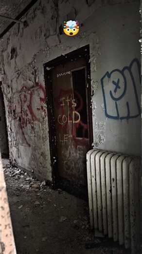 POV: You’re exploring a creepy abandoned asylum😱🤯#abandoned #horror