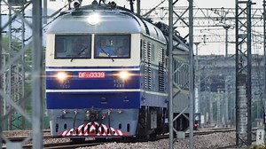 ［狮子又升弓？！］宣杭网检57811次列车通过艮山门动车所，DF11-0339 WX25T999454