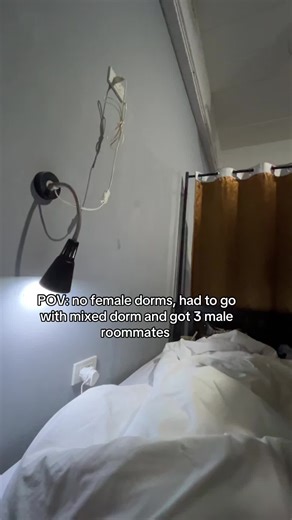 Solo Female Traveler Experiences in Mixed Dorms