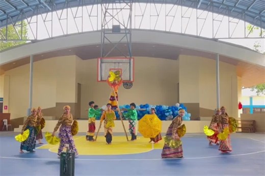 'The show must go on': Wardrobe malfunction captured during folk dance performance in Davao