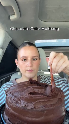 KAYLEIGH L’EON on Instagram: "The best chocolate cake🤎🍫 #chocolatecake #cake #foodie #mukbang #portillos"