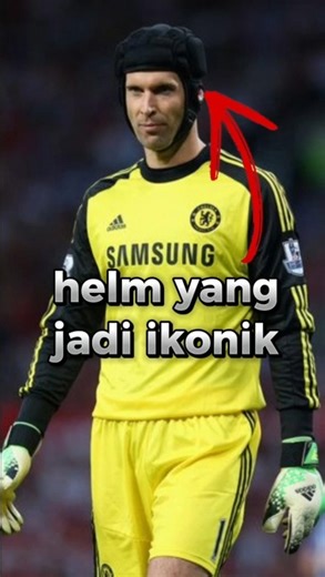 pemain ini harus menggunakan helm pelindung setelah mengalami keretakan tengkorak