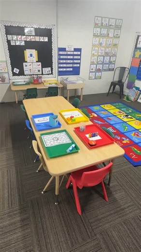 Preschool Vibes on Instagram: "This is my hands-on, multisensory number table 🔢 In January, I explicitly teach numbers 1–10 and do a large-group lesson for each number. After that, I set up this number table for extra exposure. All of my centers are free choice, including this one—students can come and go, and choose one tray or try them all. I teach two numbers a week, so about every two days I swap the trays to match the new number we just learned."