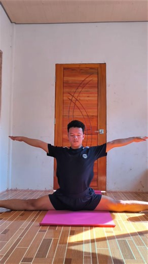 Backwalk to Handstand to Middle Split #contortion #gymnast