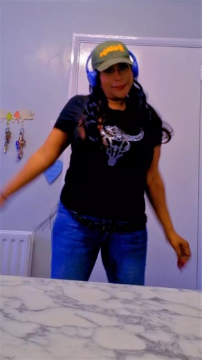 Dancing lady GenX #dance forever. Peaches and cream ..please like and subscribe ♥️