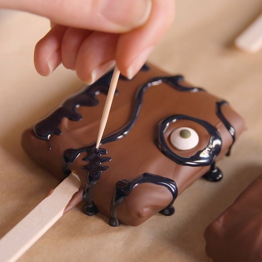 1M views · 4.6K reactions | These Hocus Pocus S'mores Pops will...