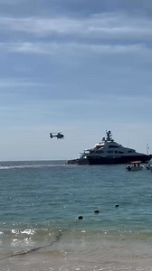85K views · 795 reactions | #Humildemente El multimillonario Estadounidense Dennis Washington aterrizando en su helicóptero en su yate en la bahia de #CaboSanLucas, imaginate vivir asi  El Magnate desde hace dias vacaciona en nuestro Destino.  Video: RoberRomers #DennisWashington #Yatch #Cabo #México #helicopter | SCN Digital | Facebook