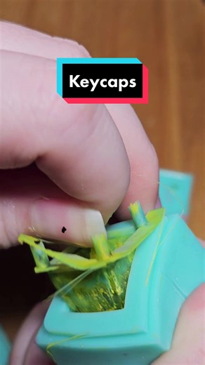 Been doing some chill keycaps tests lately. Love these colors. #dnd #dice #ttrpg #keyboard #keycap #keycaps #artisankeycap