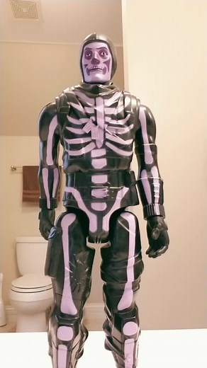 Exciting Fortnite Skin Showcase with Skull Trooper | Pog Highlights