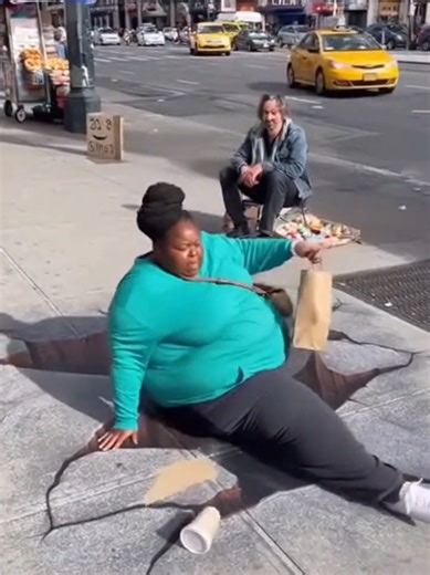 This 3D Street art Pranked Everyone 😜 #streetart #opticalillusion #artprank #publicprank #fypシ゚viral