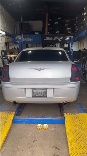 2005 Chrysler 300c HEMI cat back straight pipe with 4.5 inch tips, sounds beautiful 🔥