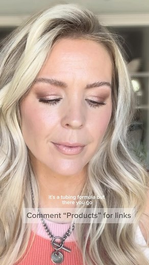 Laura Mosley | Southern Girl | Simple Makeup Routines | This eyeshadow look is a great combo to roll into fall! The perfect mix of earthy tones and shimmer. Comment “products” for a link to... | Instagram