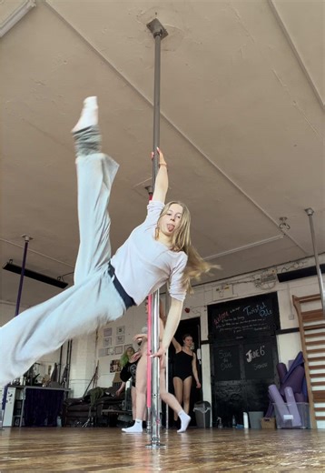 Mastering the Reverse Grab Combo in Pole Dance
